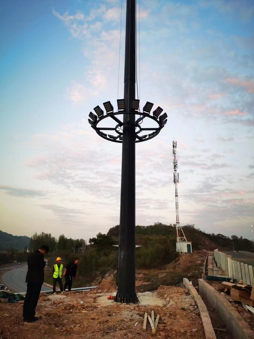 20M 25M 30M 35M 40M High Mast with Lowering Device for Lighting Towers